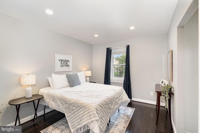 6916 LAFAYETTE PARK DR, Annandale, VA 22003