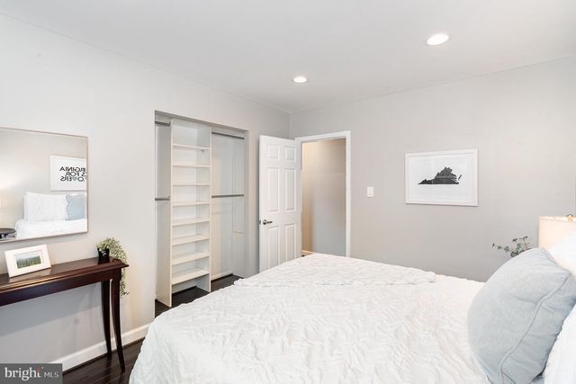 6916 LAFAYETTE PARK DR, Annandale, VA 22003