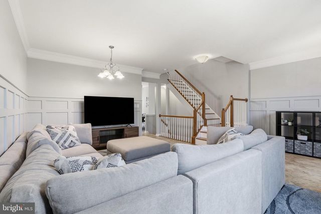 13002 PARK CRESCENT CIR, Herndon, VA 20171
