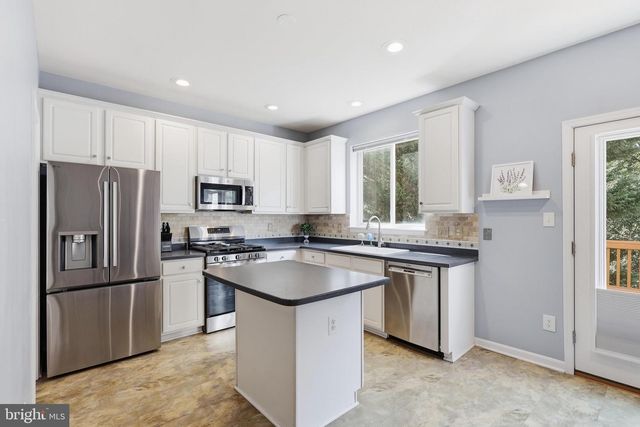 13002 PARK CRESCENT CIR, Herndon, VA 20171