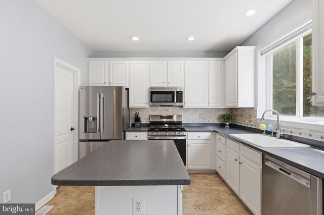13002 PARK CRESCENT CIR, Herndon, VA 20171