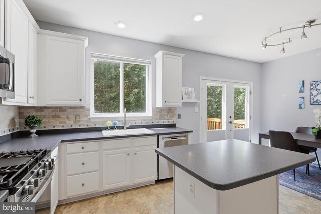 13002 PARK CRESCENT CIR, Herndon, VA 20171