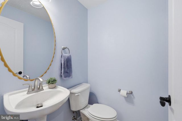 13002 PARK CRESCENT CIR, Herndon, VA 20171