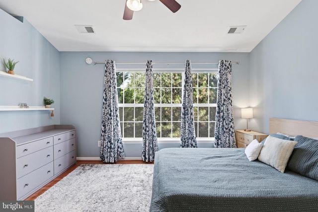 13002 PARK CRESCENT CIR, Herndon, VA 20171