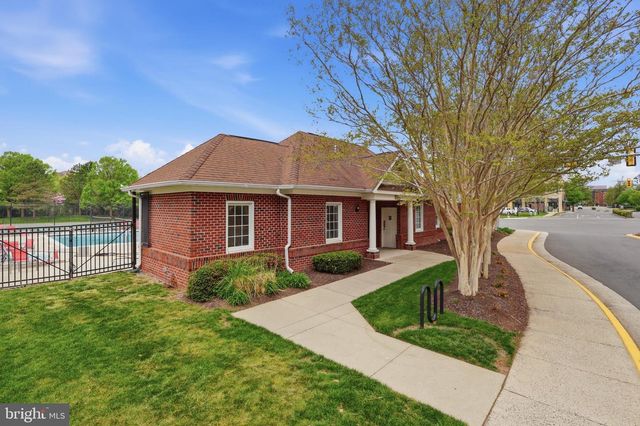 13002 PARK CRESCENT CIR, Herndon, VA 20171
