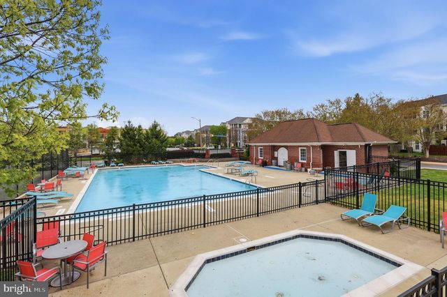 13002 PARK CRESCENT CIR, Herndon, VA 20171