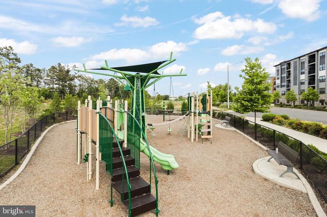 13002 PARK CRESCENT CIR, Herndon, VA 20171