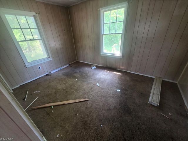 1050 Jacob Street, Thomasville, NC 27360