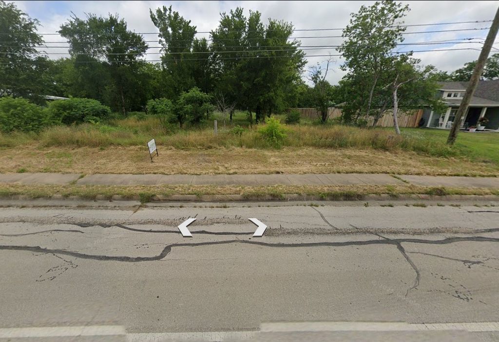 703 E Davis Avenue, Alvarado, TX 76009