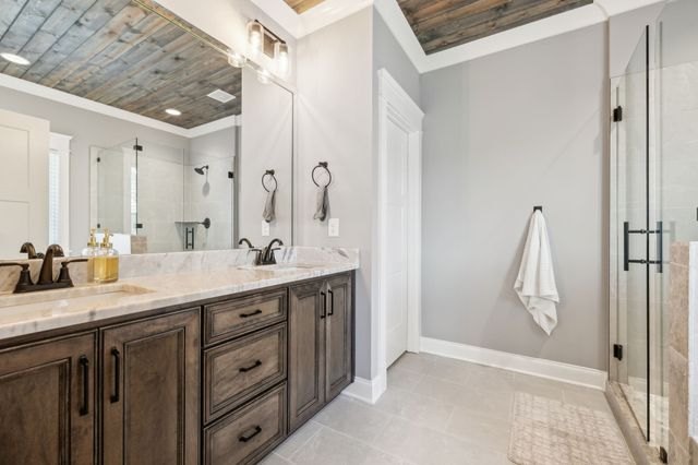 1009 Stone Creek Ln, Lebanon, TN 37087