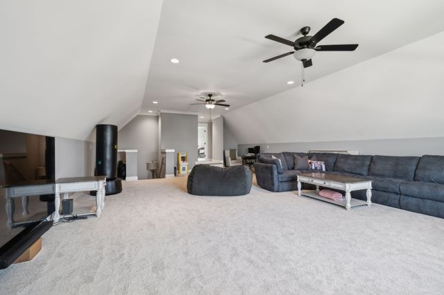 1009 Stone Creek Ln, Lebanon, TN 37087