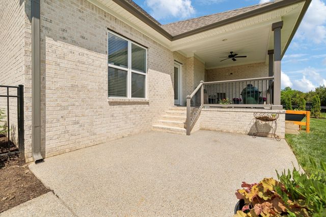 1009 Stone Creek Ln, Lebanon, TN 37087