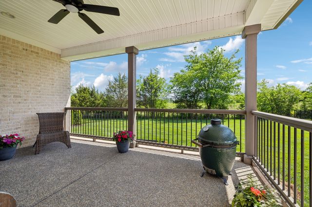 1009 Stone Creek Ln, Lebanon, TN 37087