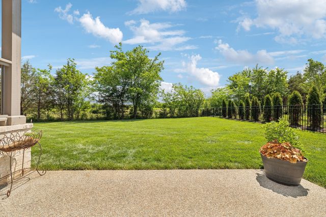 1009 Stone Creek Ln, Lebanon, TN 37087