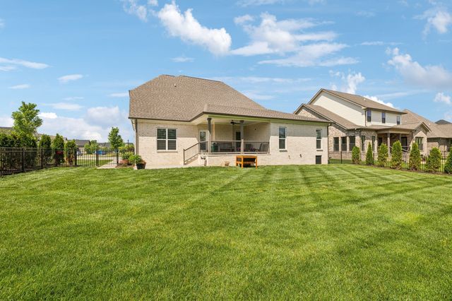 1009 Stone Creek Ln, Lebanon, TN 37087