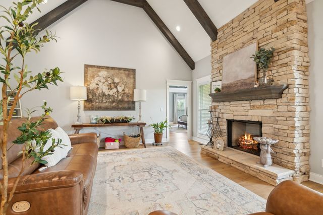 1009 Stone Creek Ln, Lebanon, TN 37087