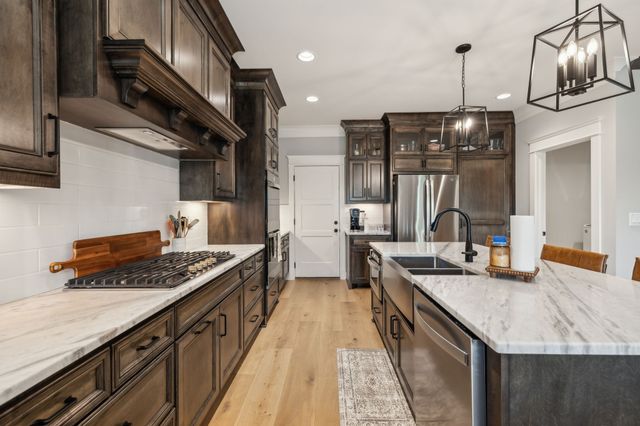 1009 Stone Creek Ln, Lebanon, TN 37087