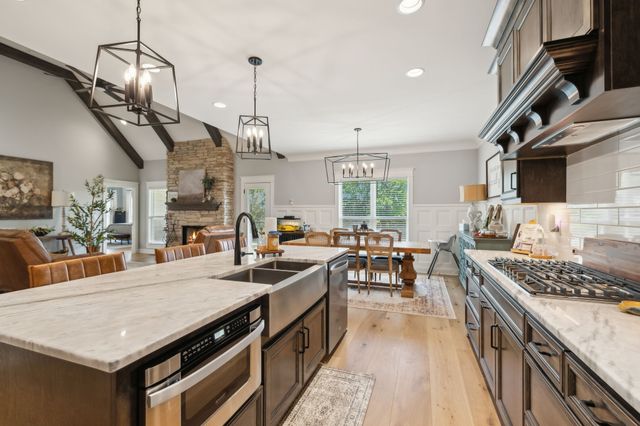 1009 Stone Creek Ln, Lebanon, TN 37087