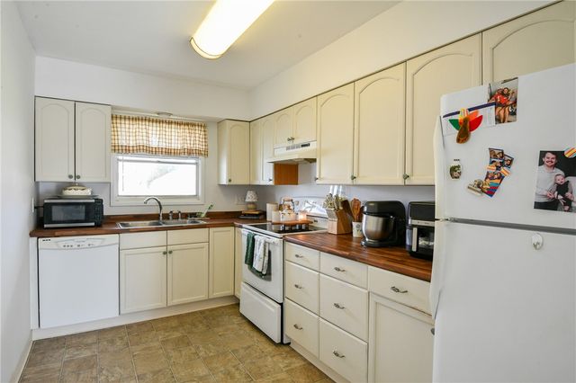 103 Charles Place, Englewood, OH 45322