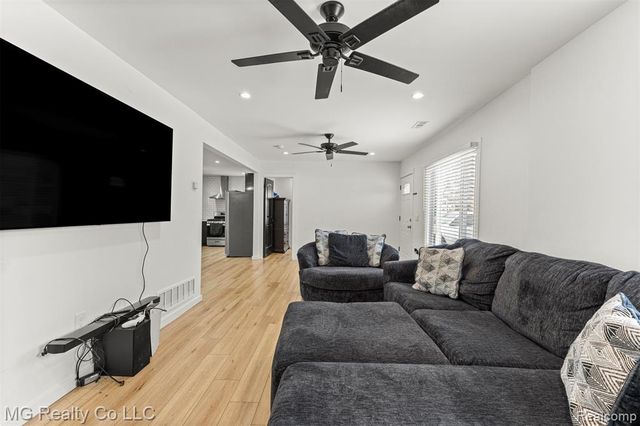 25511 Dartmouth Street, Dearborn Heights, MI 48125