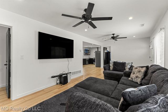 25511 Dartmouth Street, Dearborn Heights, MI 48125