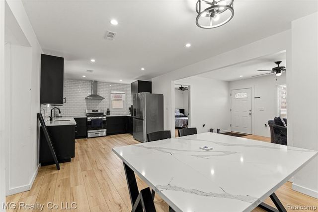 25511 Dartmouth Street, Dearborn Heights, MI 48125