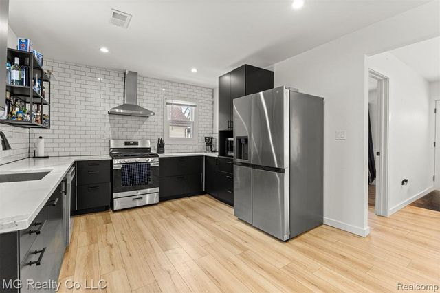 25511 Dartmouth Street, Dearborn Heights, MI 48125