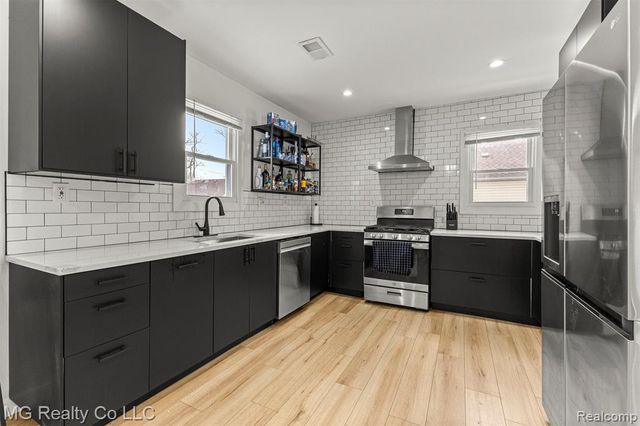 25511 Dartmouth Street, Dearborn Heights, MI 48125