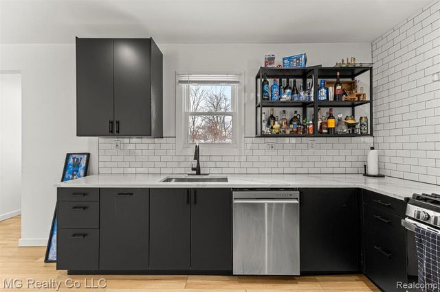 25511 Dartmouth Street, Dearborn Heights, MI 48125