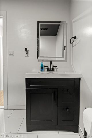 25511 Dartmouth Street, Dearborn Heights, MI 48125