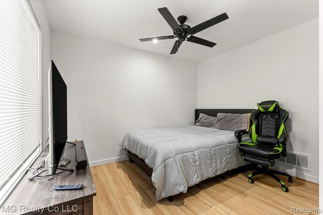 25511 Dartmouth Street, Dearborn Heights, MI 48125