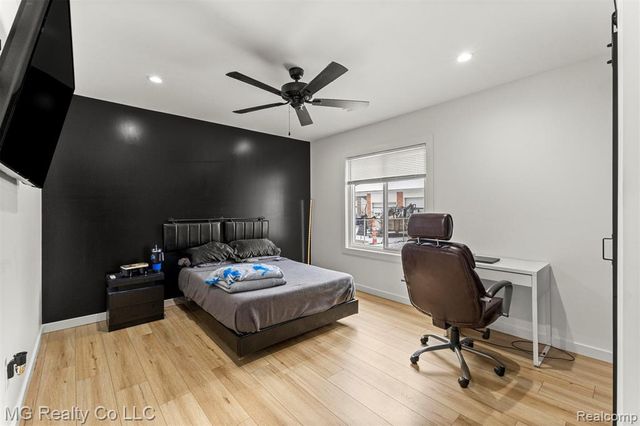 25511 Dartmouth Street, Dearborn Heights, MI 48125