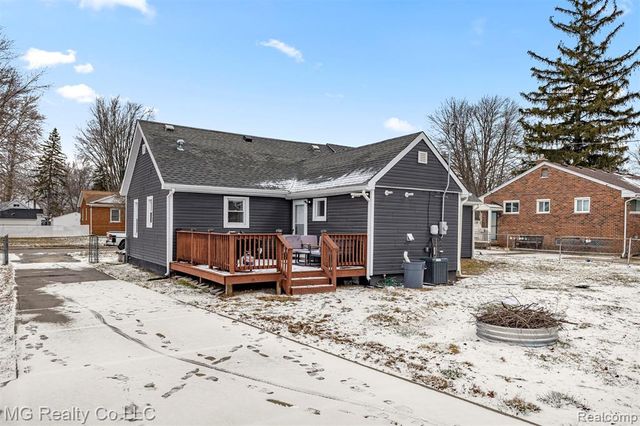 25511 Dartmouth Street, Dearborn Heights, MI 48125