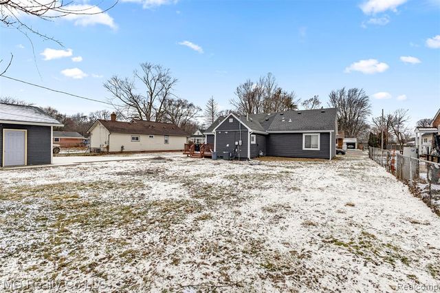 25511 Dartmouth Street, Dearborn Heights, MI 48125