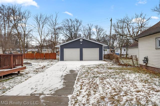 25511 Dartmouth Street, Dearborn Heights, MI 48125