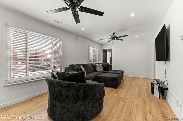 25511 Dartmouth Street, Dearborn Heights, MI 48125