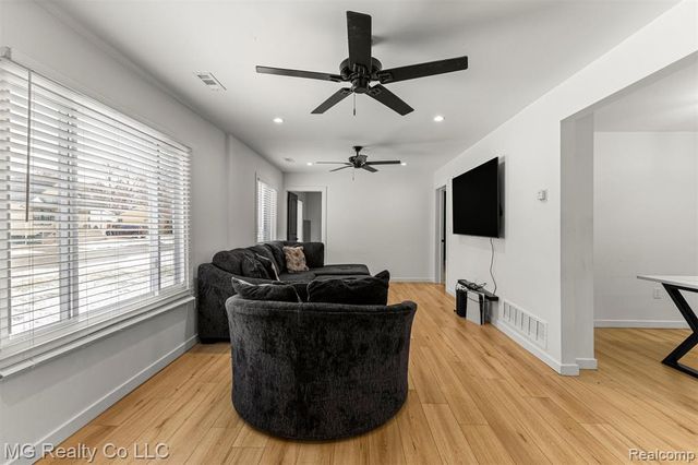 25511 Dartmouth Street, Dearborn Heights, MI 48125