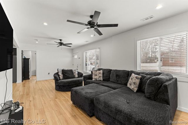 25511 Dartmouth Street, Dearborn Heights, MI 48125