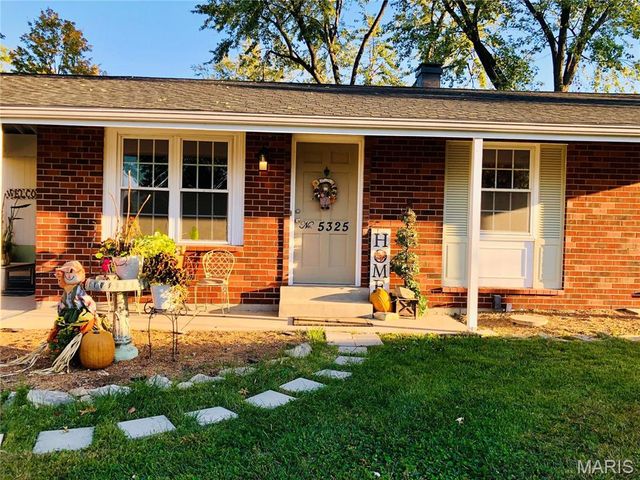5325 Brooktop Court, Mehlville, MO 63128