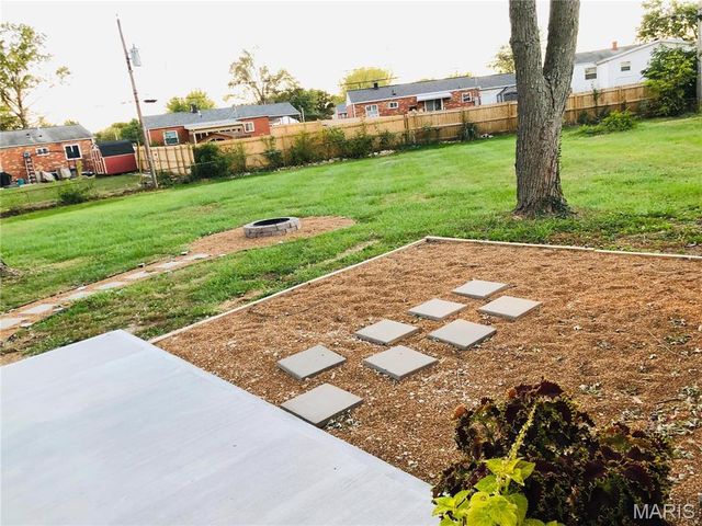 5325 Brooktop Court, Mehlville, MO 63128