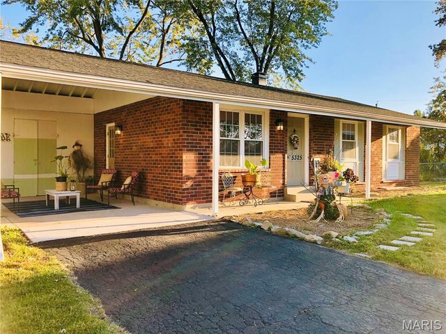 5325 Brooktop Court, Mehlville, MO 63128