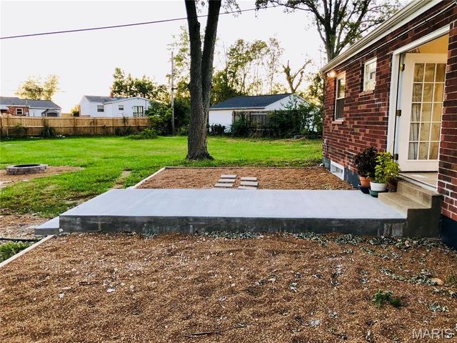 5325 Brooktop Court, Mehlville, MO 63128