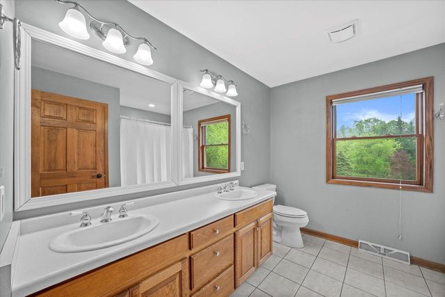 3626 E Cliffe DRIVE, Richfield, WI 53076