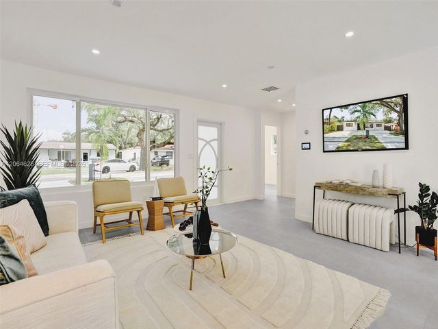 2380 NE 184th Ter, North Miami Beach, FL 33160