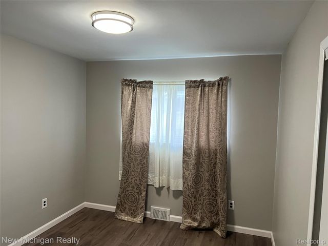 32403 LANCASTER Drive, Warren, MI 48088