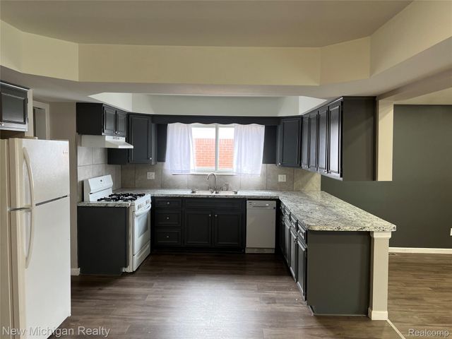 32403 LANCASTER Drive, Warren, MI 48088