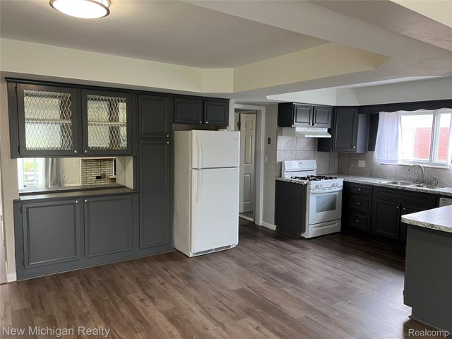 32403 LANCASTER Drive, Warren, MI 48088