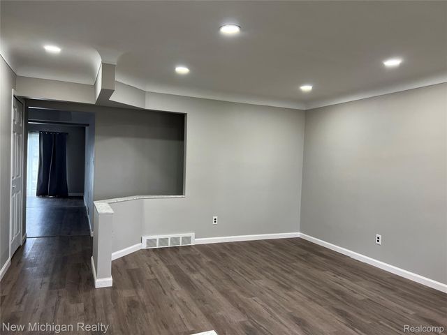 32403 LANCASTER Drive, Warren, MI 48088