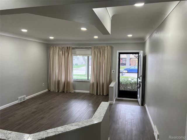32403 LANCASTER Drive, Warren, MI 48088