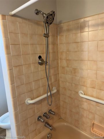 32403 LANCASTER Drive, Warren, MI 48088